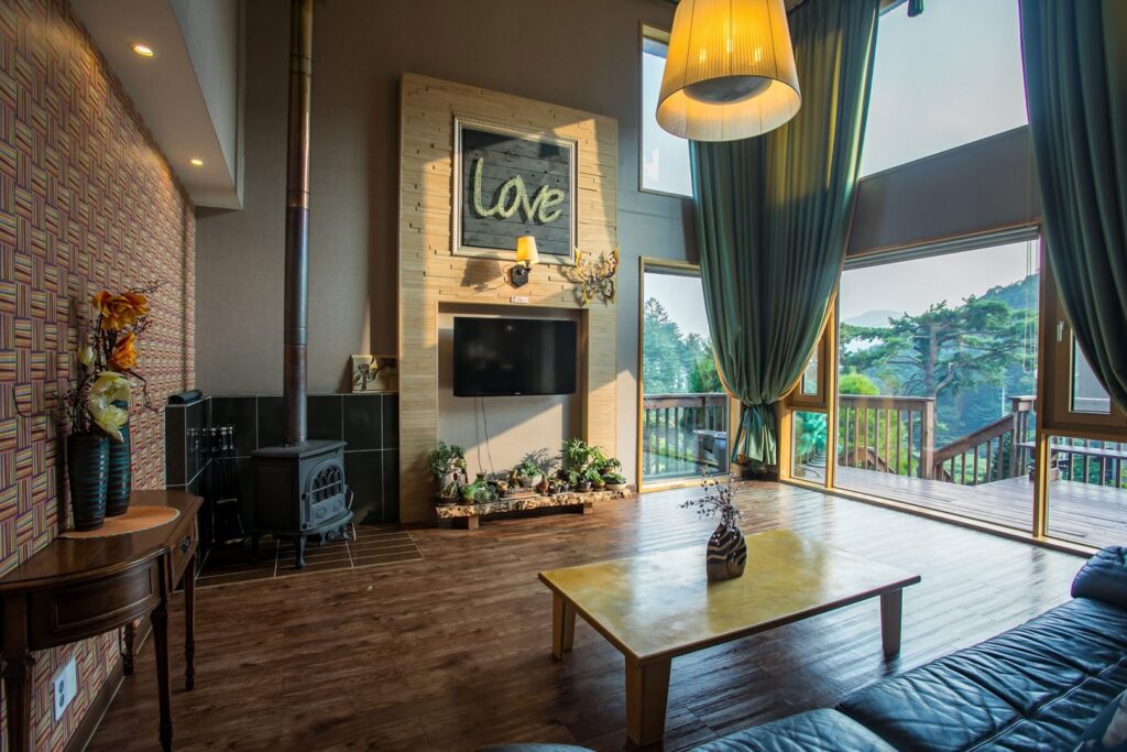 roomview-02-1620x1080-2